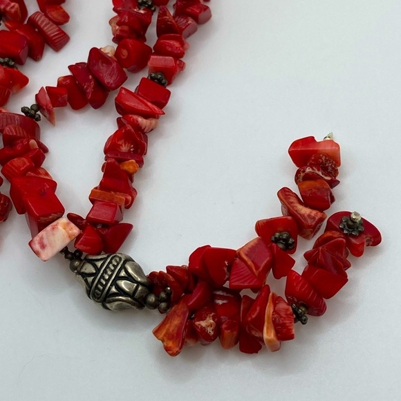 Vtg Red Coral Chunk Beads Boho Tribal Beaded Lariat Style Necklace 16” + 3” Drop - Picture 2 of 7